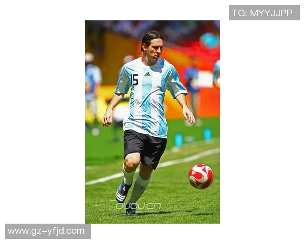 拼图足球明星与球鞋的完美结合探索运动与艺术的魅力 拼图足球明星与球鞋的完美结合探索运动与艺术的魅力