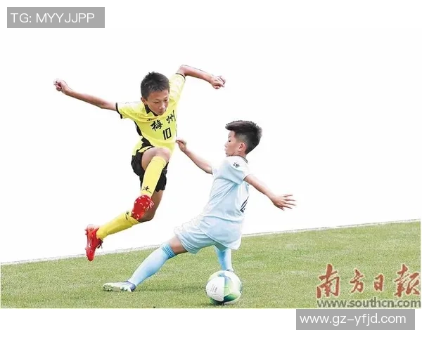 西街的足球明星如何改变了小镇的命运与梦想